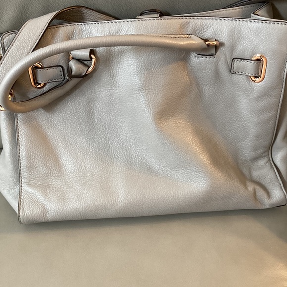 Like new taupe gray Michael Kors purse - Picture 6 of 8